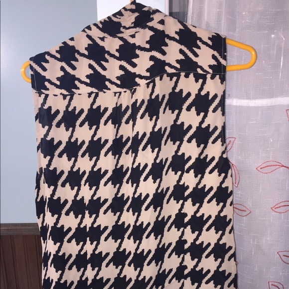 Tie Neck Houndstooth Top - Picture 3 of 3